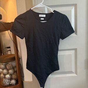 Babaton Classic Black Top